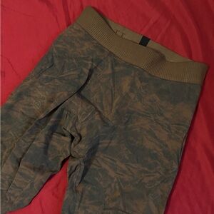 Lululemon license to train 3/4 tights